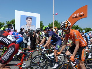 8 maggio 2011: la tappa Alba-Parma del Giro d'Italia parte dallo stabilimento Ferrero, omaggio all'industriale scomparso pochi giorni prima in Sudafrica