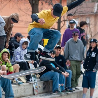 Piasco, evento di sport e solidarietà con skate, roller e monopattini in piazza Biandrate