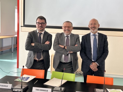 Stamattina a Novara la presentazione alla stampa dei dati di bilancio 2023 e della prossima apertura, a inizio 2025 a Novara, del 75° sportello dell'istituto langarolo. Nella foto da sinistra, il direttore generale Enzo Cazzullo, il presidente Tino Cornaglia e il presidente del Comitato Esecutivo Pierpaolo Stra