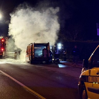 Il furgone andato completamente distrutto in Strada Orti