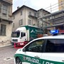 Bra, autocarro urta ponteggio: traffico interdetto in piazza Caduti per la Libertà