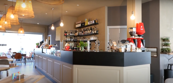 L'interno del Bar&amp;Kitchen Alfieri in via Alfieri ad Alba