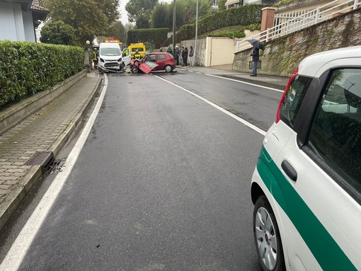 Bra, frontale fra due auto: due feriti trasportati all'ospedale di Verduno