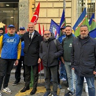 Il senatore Giorgio Maria Bergesio alla manifestazione dei lavoratori Diageo