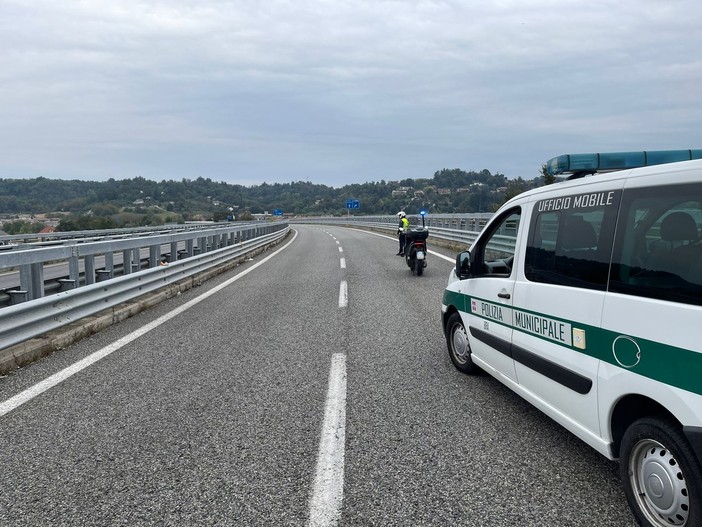 Patente ritirata e veicolo sotto sequestro per la donna alla guida della Bmw che domenica si è scontrata con un motociclo Ducati sulla tangenziale di Bra