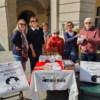 &quot;La violenza sulle donne è pane quotidiano&quot;: l’iniziativa di Mai+Sole nelle piazze del Cuneese