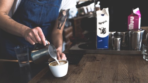 Ristorante bar in Cuneo cerca un/a barista