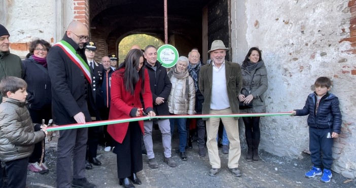 Inaugurato il camminamento del bosco della Nova a Mondovì, unico castagneto urbano d’Italia ora accessibile anche ai disabili