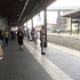 Pendolari in attesa alla stazione di Bra