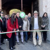 Inaugurato il camminamento del bosco della Nova a Mondovì, unico castagneto urbano d’Italia ora accessibile anche ai disabili