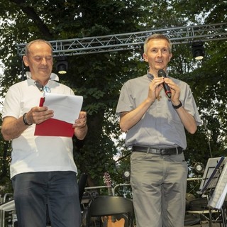 A destra Don Alessandro, nella foto insieme al direttore uscente del Cnos Fap Valter Manzone