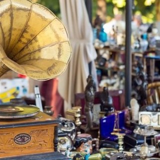 Bra, domenica 15 ottobre torna il Mercatino dell’Antiquariato