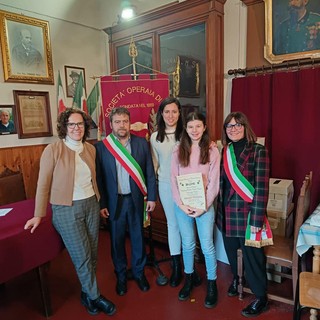 La consegna della borsa di studio a  Maddalena Rinaudo. In foto con lei:  Maria Angela Aimone , Paolo Amorisco, Eleonora Fraire, Stefania Dalmasso