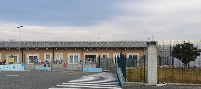 La scuola primaria di Bagnolo Piemonte accanto alla quale sorgerà il nuovo edificio delle medie con la palestra