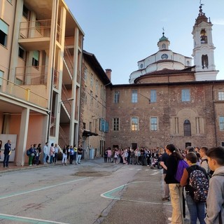 Primo giorno di scuola a Bra: dal sindaco il benvenuto alle prime classi dei comprensivi cittadini