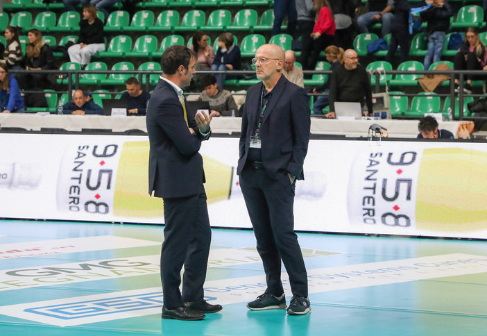 Il direttore sportivo Paolo Brugiafreddo a colloquio con coach Matteo Battocchio