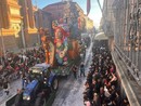 A Fossano è scoppiato il Carnevale: tra i carri allegorici vince quello di Scalenghe [FOTOGALLERY]