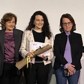 La consegna del premio &quot;Rivela una gemma&quot; a Nicole Robasto . Da sinistra Emanuela Gallo, Tiziana Somà, Nicole Robasto, Alessandra Cussa, Alessandra Piano