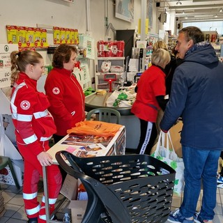 Un momento della Colletta Alimentare a Racconigi