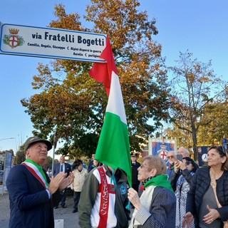 Due momenti della cerimonia tenuta ieri a Cherasco