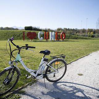 Cuneo, cambia il &quot;Bike to Work&quot;: ecco i CO₂ coin, la moneta virtuale spendibile nei negozi cittadini
