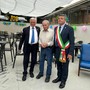 Da sinistra: l'Assessore Carlo Gabetti, il centenario Carlo Canis ed il sindaco Claudio Raviola