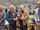 Roccabruna consegna la Castagna d'oro a Giovanni Quaglia