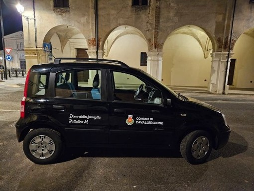 L'auto solidale donata al Comune dalla famiglia Rattalino