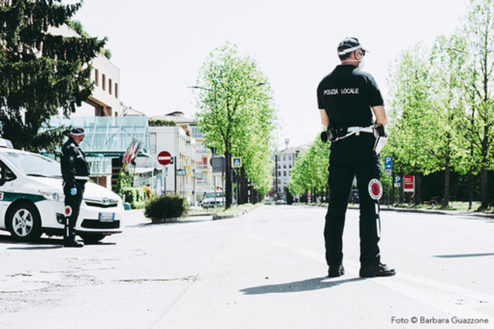 I controlli della polizia locale (credito Barbara Guazzone)