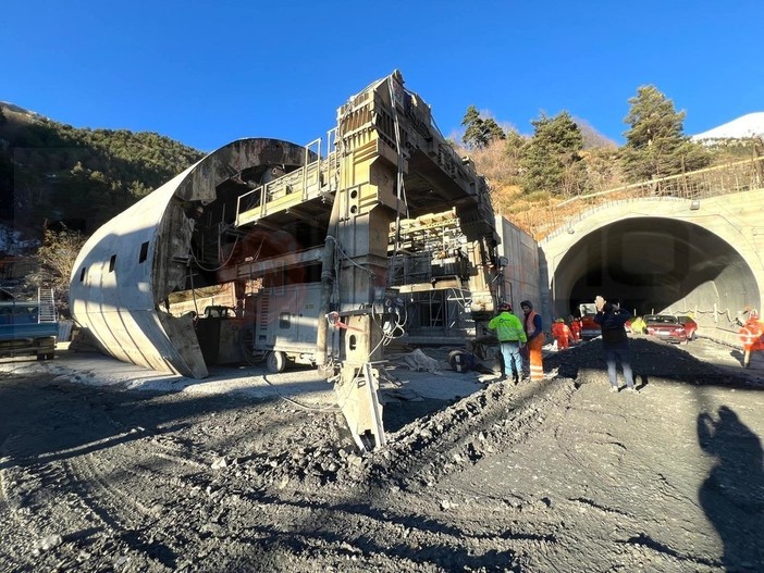 Una canzone dei 'Musicisti anonimi' finisce sui social per i quattro anni di chiusura del tunnel sul Colle di Tenda [VIDEO]