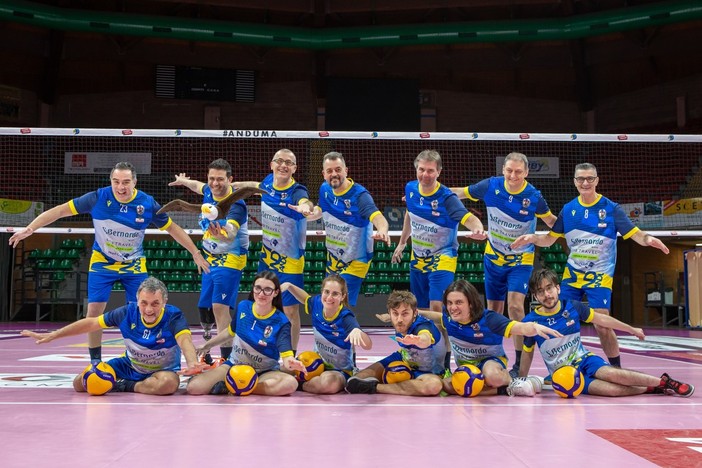 La squadra dell'Acqua S.Bernardo Cuneo Sitting Volley 2025 (Foto Ciribirigì)