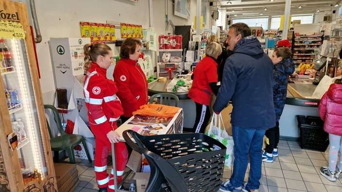 Un momento della Colletta Alimentare a Racconigi