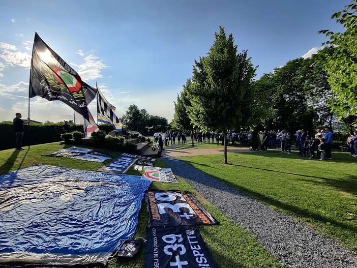 Ieri sera la cerimonia tenuta come ogni anno al monumento cheraschese alle Vittime dell’Heysel