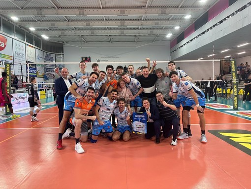 Cuneo Volley in festa dopo la vittoria per 3-1 sul campo di Porto Viro