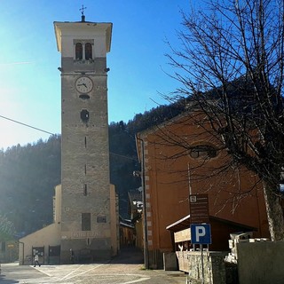 Casteldelfino contro Enel: luci spente e il Comune sospende i pagamenti delle bollette