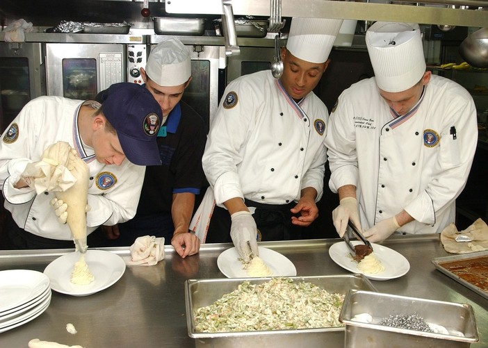 Ristorante bar in Cuneo cerca aiuto cuoco e un lavapiatti