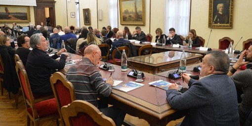 Cuneo a confronto con l'Europa: sul banco del Consiglio comunale infrastrutture, economia e sociale
