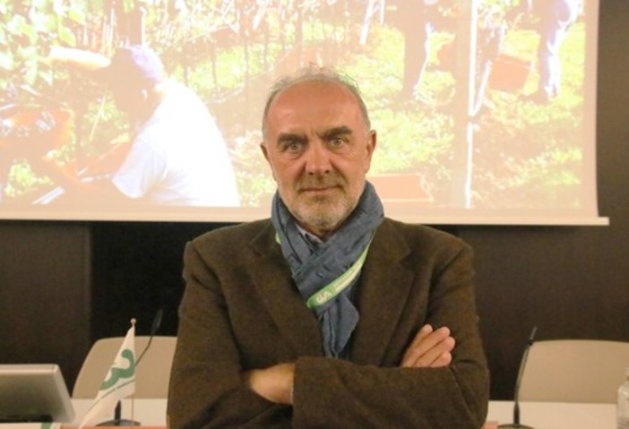 Claudio Conterno, titolare, insieme a Guido Fantino, di un’azienda vitivinicola biologica a Monforte d’Alba, è presidente della Cia provinciale di Cuneo