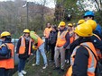 I consiglieri in attesa di entrare nella grotta del Bandito