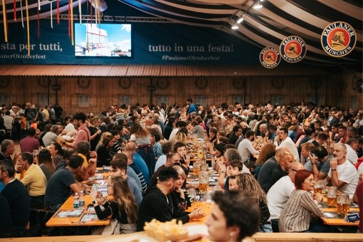 Il primo sabato di &quot;Paulaner Oktoberfest Cuneo&quot; 2024 è dedicato alla musica con i Discoinferno e alle famiglie con Mago Trinchetto