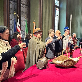 Alba: il sindaco Gatto ha accolto in Municipio le maschere del &quot;Carlevé benéfich&quot;