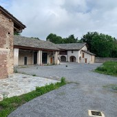 Il cortile interno di Cascina Vecchia come appare dopo la ristrutturazione