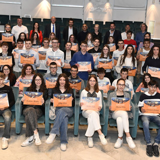 I ragazzi che hanno ricevuti i sussidi di studio dalla Cassa Edile (Foto Laura Atzeni)