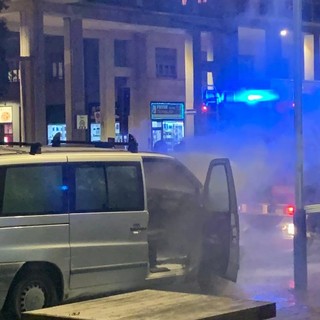 Cuneo, principio d'incendio di un furgone in corso Giolitti