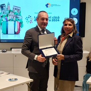 Il vicesindaco Serale con la presidente della Fondazione AIDP Isabella Covili Faggioli