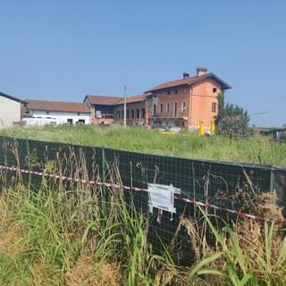L'area dove sono stati rinvenuti i rifiuti è stata posta sotto sequestro dai Carabinieri
