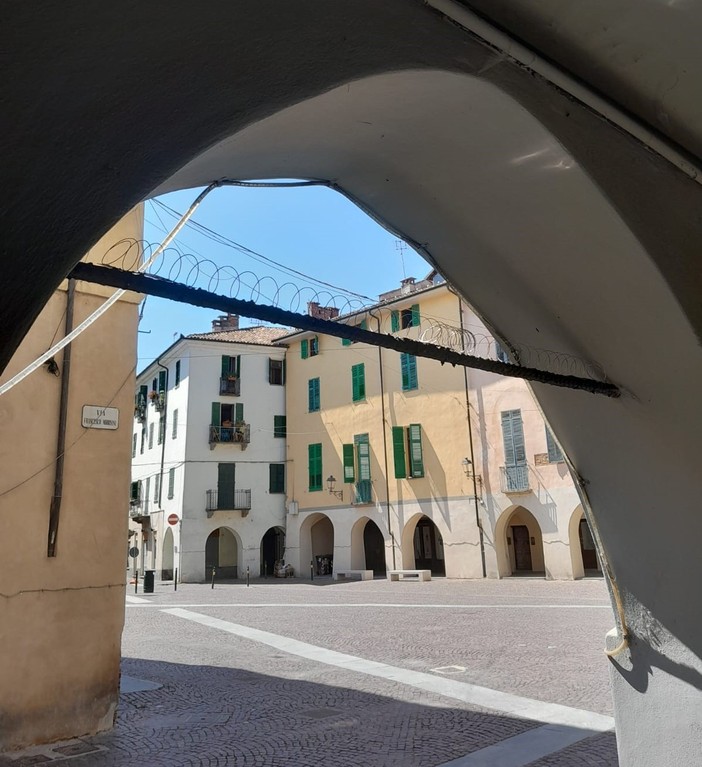 Nuovi dissuasori per piccioni nel centro storico di Racconigi