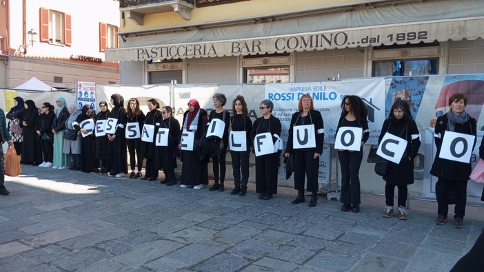 Donne in Cammino per la Pace di Mondovì, un flash mob per il cessate il fuoco