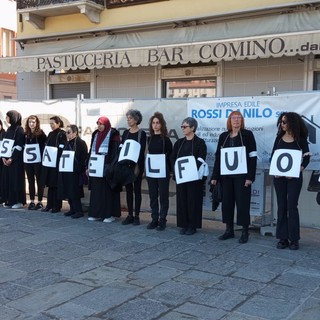 Donne in Cammino per la Pace di Mondovì, un flash mob per il cessate il fuoco