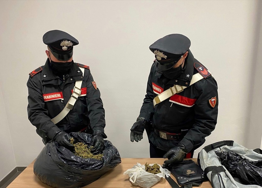 Controlli antidroga a Demonte, Dogliani e nel Saluzzese: sei arresti e 7,3  kg di stupefacenti sequestrati dall'Arma 